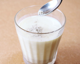 使い方は簡単!ミルクにまぜるだけ。