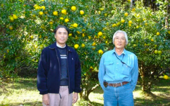 3代目センナリ社長・大地勝史(左)とゆず生産者さん